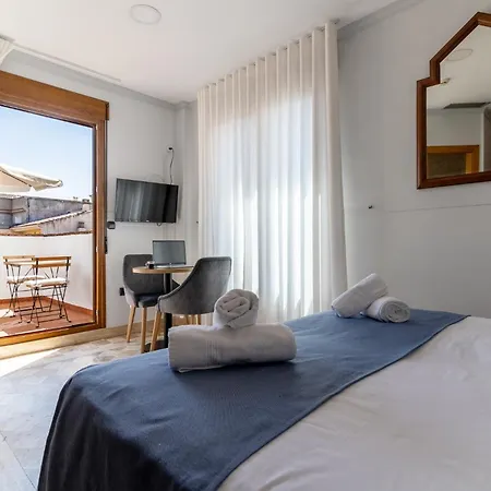 Отель Reina Mora 2*