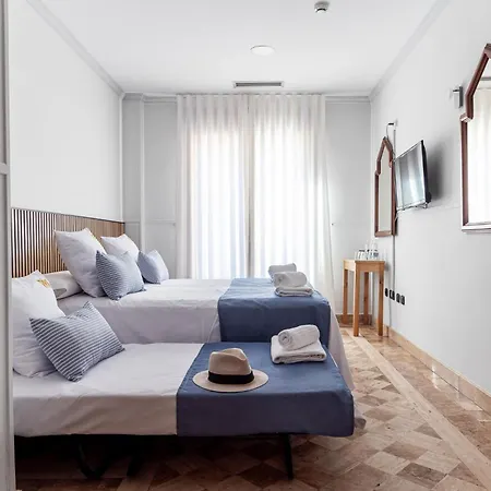 Отель Reina Mora Гранада